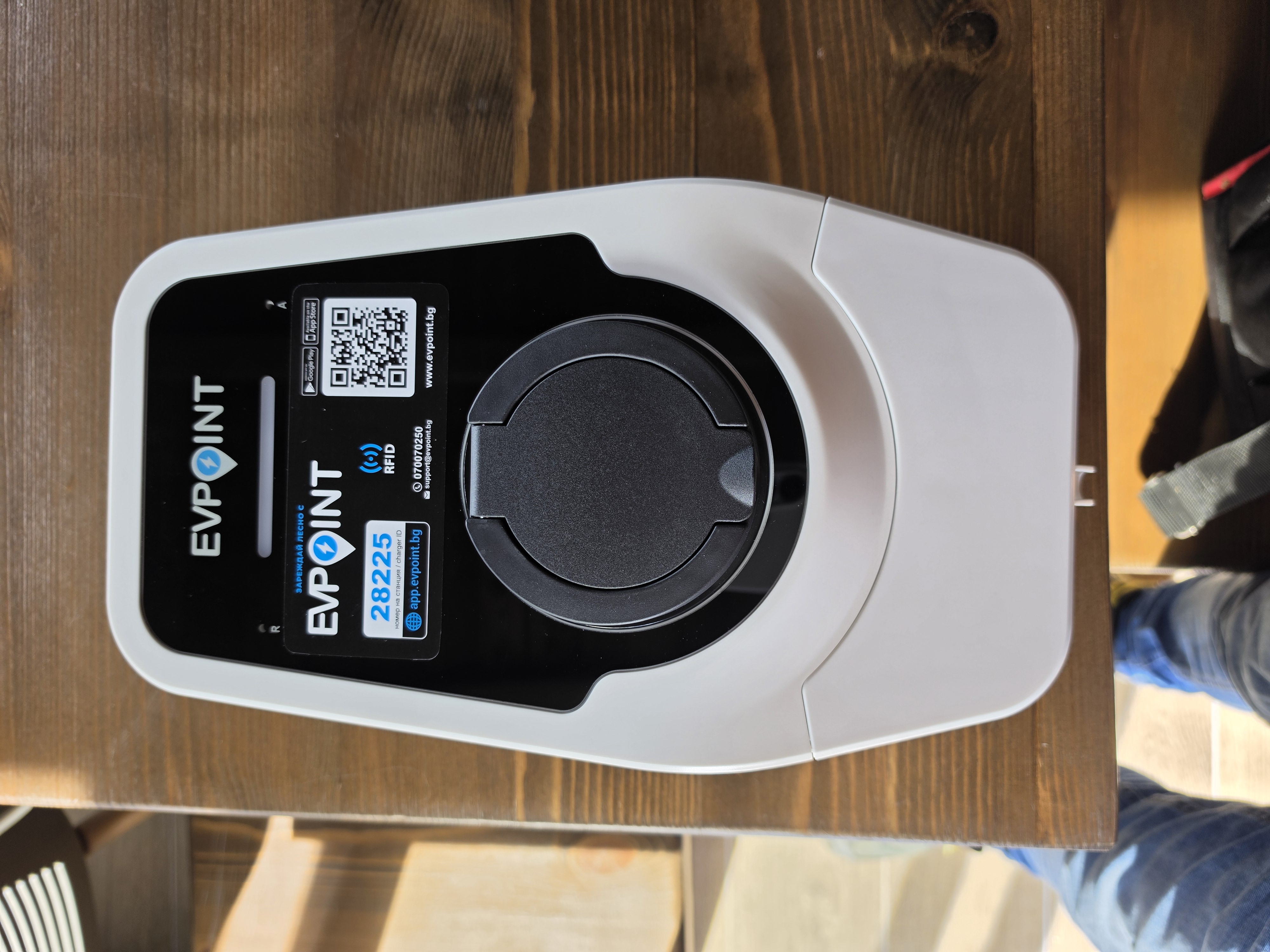 EVPoint зарядна станция с Type 2 контакт и RFID обозначение